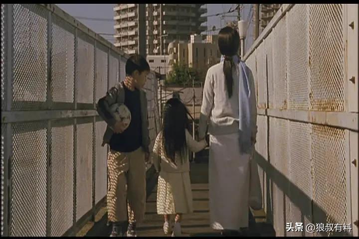 咒怨2日版在线观看_咒怨2 中田秀夫 日本恐怖电影 日本传统信仰 超自然元素 镜头构图 视觉效果 声效运用 配乐创新 恐怖氛围 营造 惊悚剧情