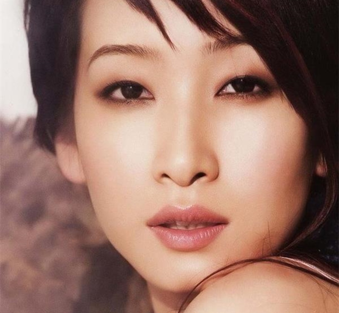 娱乐圈里的单眼皮女星，不微调、不整容，照样迷倒一大群观众